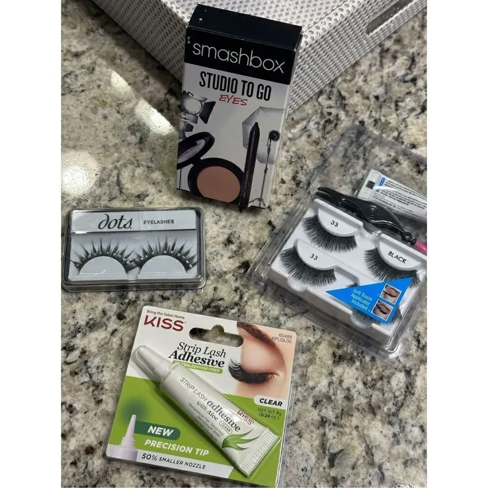 Smash box shadow set with bonus false eyelashes